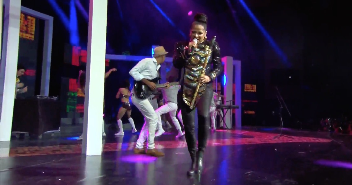 Mayté Montero en el show central de la velada.