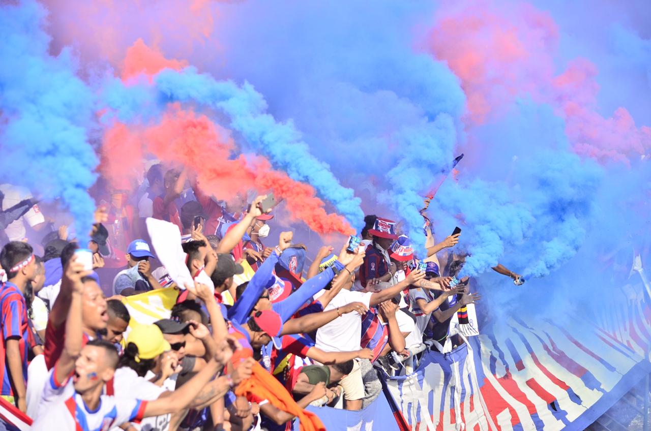 Emoción en las tribunas del estadio Sierra Nevada.