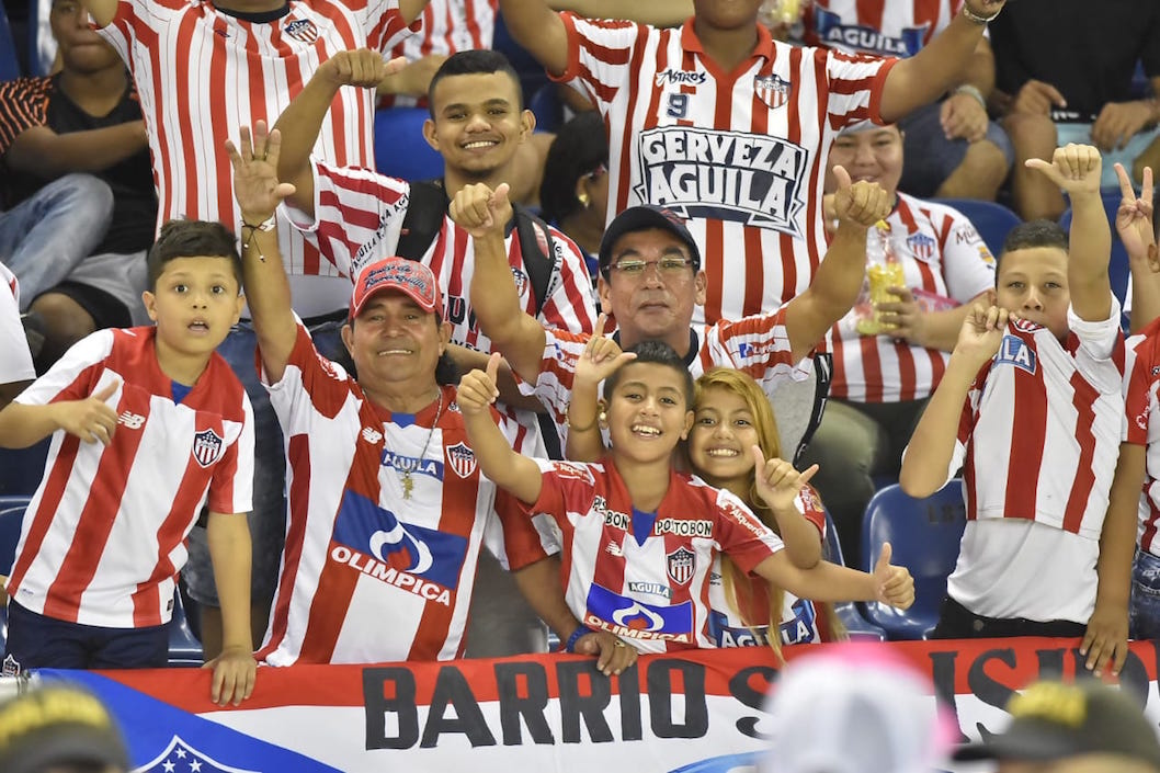 Los aficionados fieles en el Metropolitano.