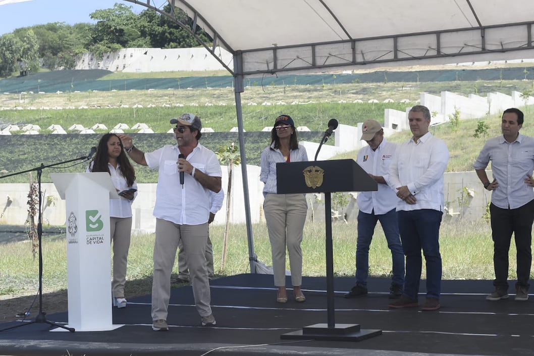 El Alcalde Alejandro Char interviniendo durante la ceremonia.