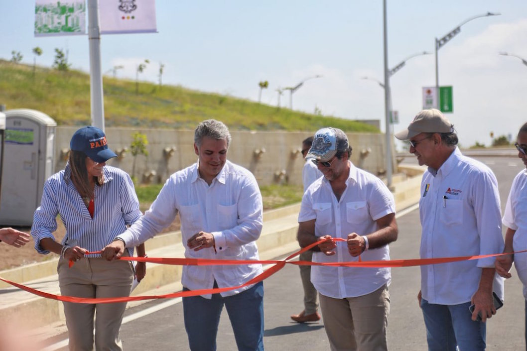 Corte de la cinta por el Presidente Iván Duque, la Ministra Ángela María Orozco, el Alcalde Alejandro Char y el Gobernador Eduardo Verano De la Rosa.