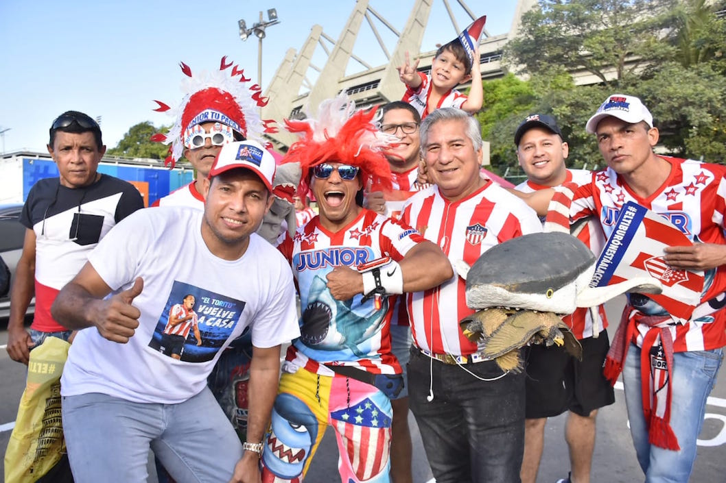 La furia junioriosta ingresando al Metropolitano.