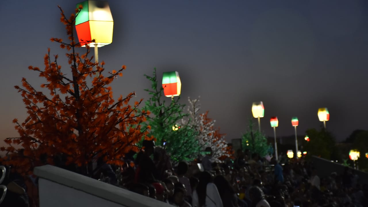 Hermosos faroles con los colores de la bandera de Barranquilla.