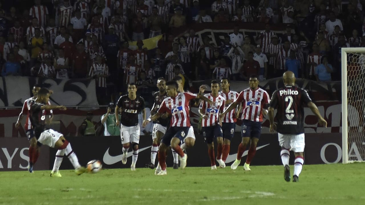 Ofenbsiva de Atlético Paranaense.