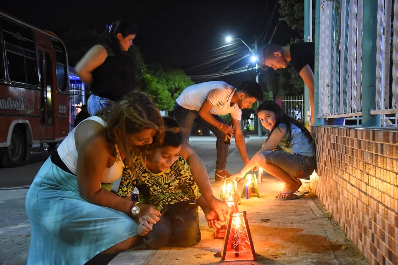 Los más pequeños celebraron la noche de velitas.