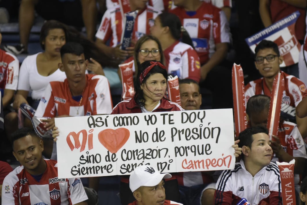 Pancartas con los deseos de la anhelada octava estrella.