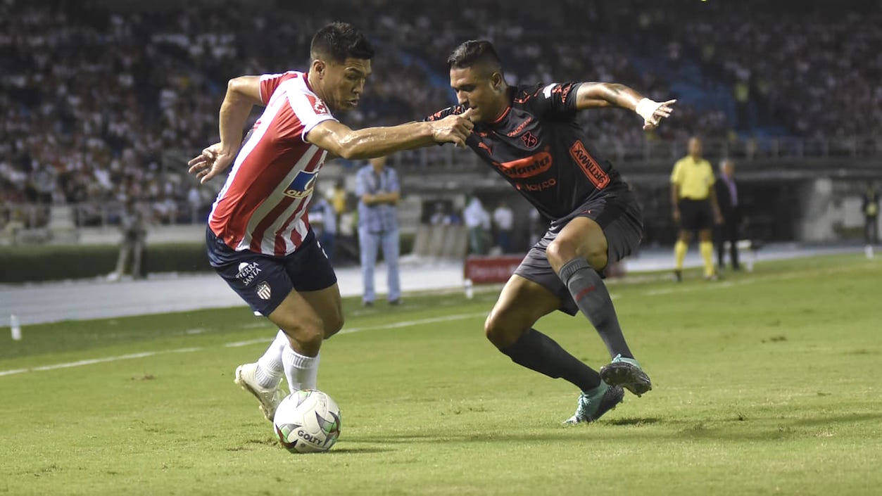 Teófilo Gutiérrez en otra jugada de ataque.