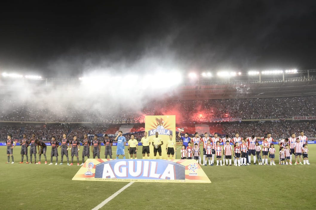 Los equipos en los actos protocolarios.