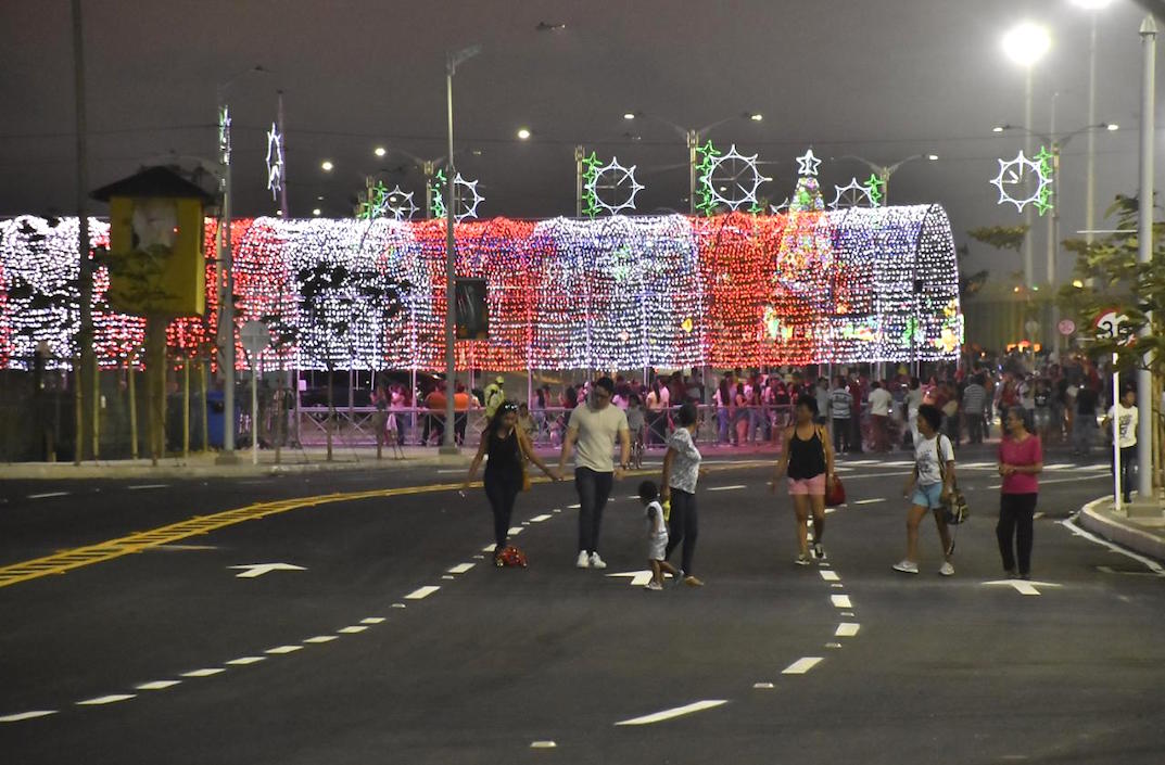 El túnel iluminado, uno de los grandes atractivos de la obra.