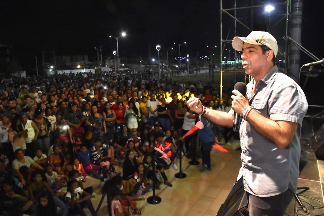El Alcalde Alejandro Char dirigiéndose a los ciudadanos.