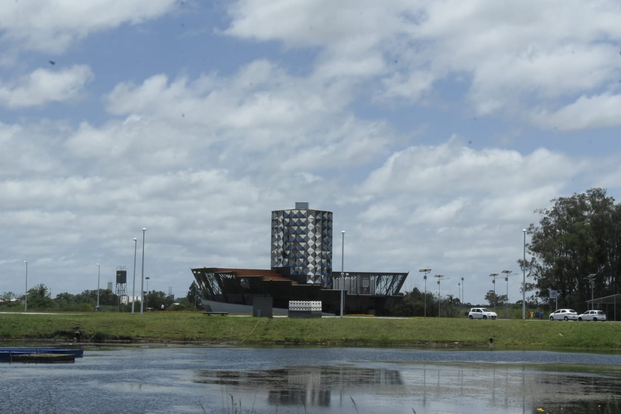 Curitiba está llena de construcciones modernas, como esta que hace honor al legado de los inmigrantes japoneses. 
