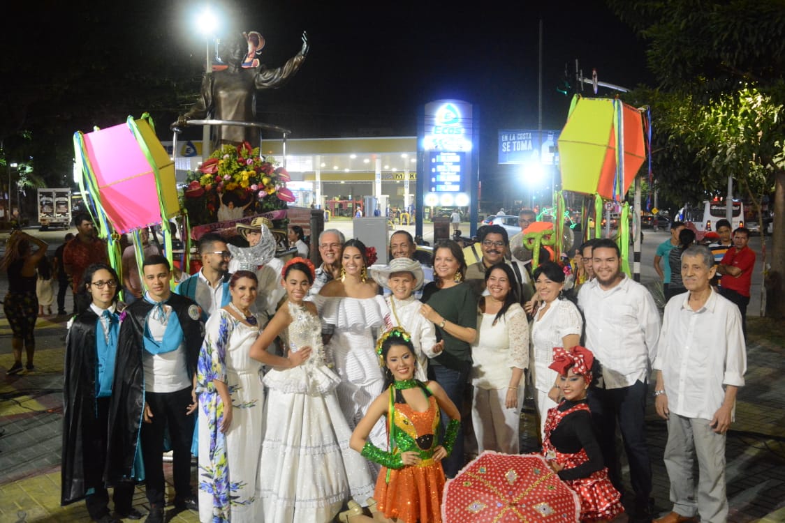 Artistas y personalidades acompañaron a Esthercita en su cumpleaños.
