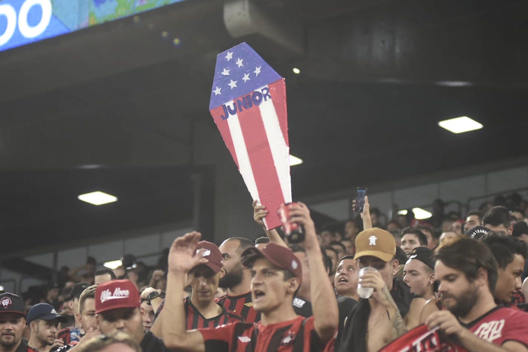 El simbolo juniorista en las tribunas.