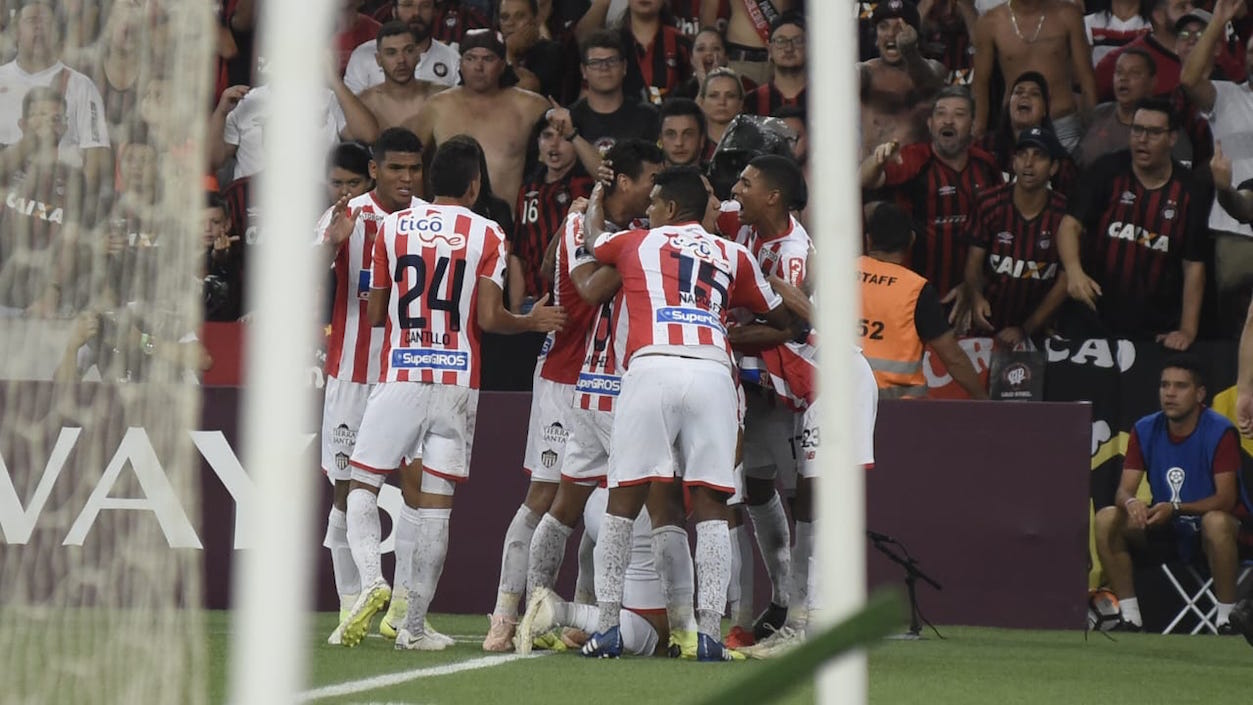 Celebración juniorista del gol del empate.