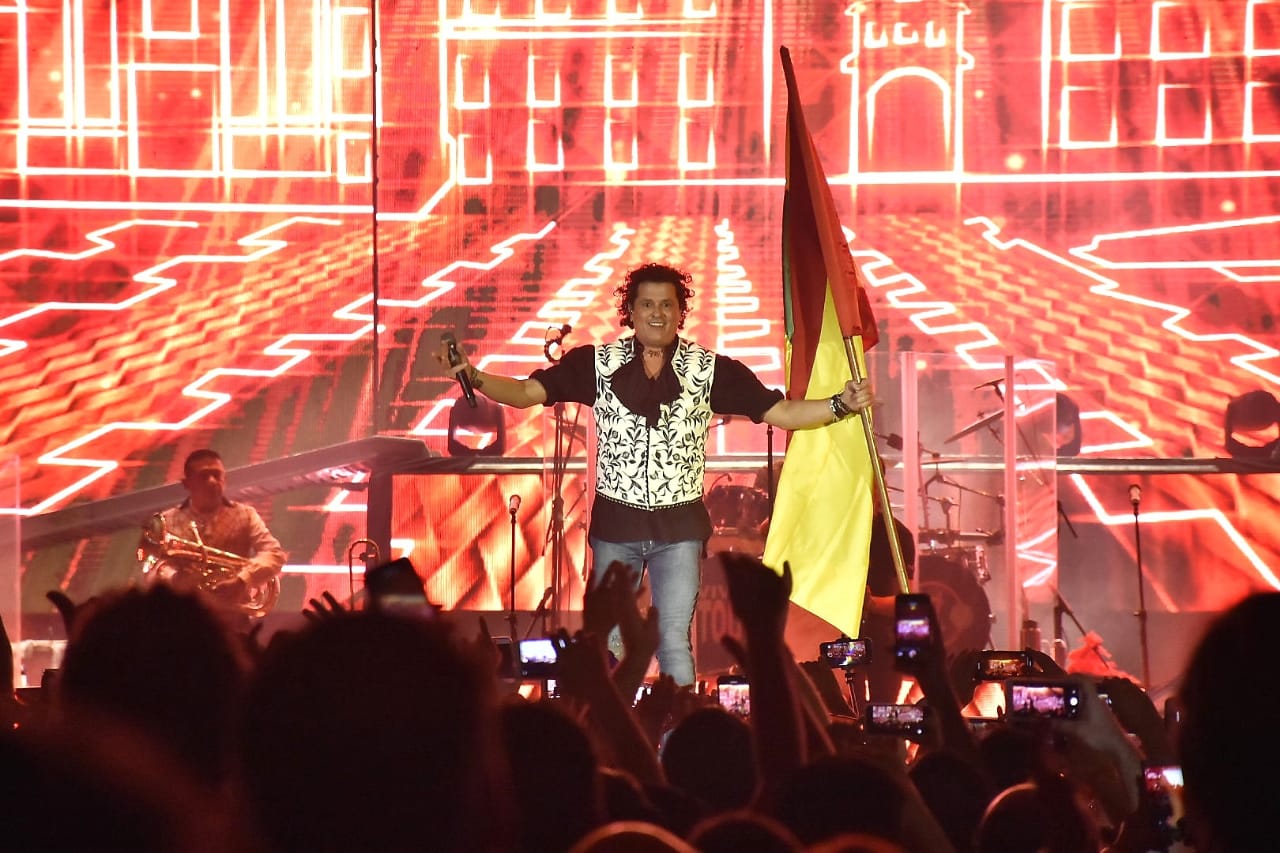 Los asistentes ovacionaron a Carlos Vives de principio a fin.