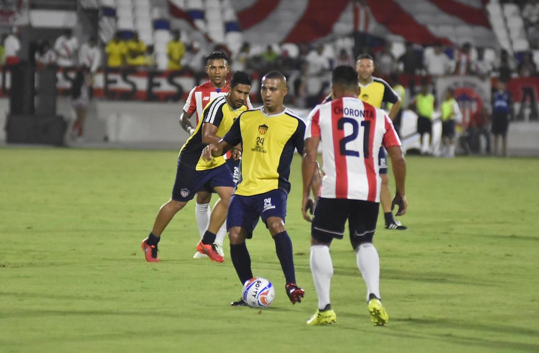 Macnelly Torres enfrebntando la marca de John 'Choronta' Restrepo.