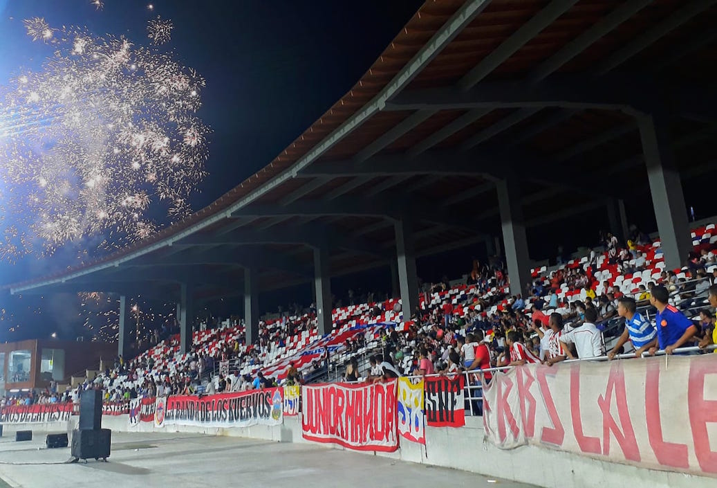 Fuegos artificiales al final del primer tiempo….