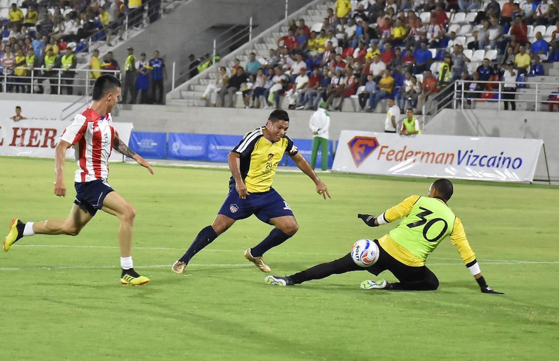 El 'Toro sde Becerril' venciendo a Milton Patiño.