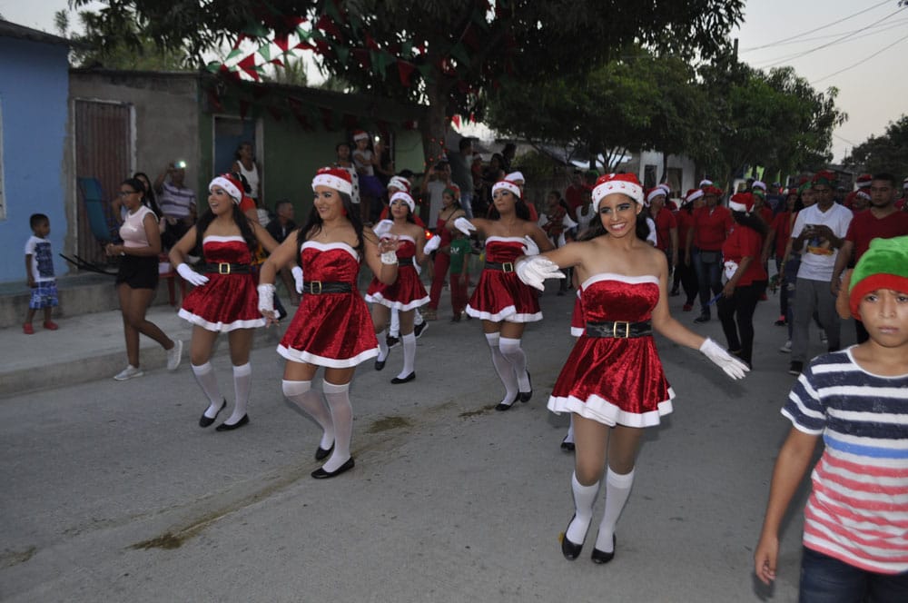 El desfile navideño en Polonuevo reunió a la juventud del municipio.