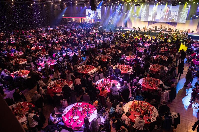 Vista general de la fiesta de Navidad para personas sin hogar ofrecida por el cantante alemán Frank Zander en Berlín, Alemania.