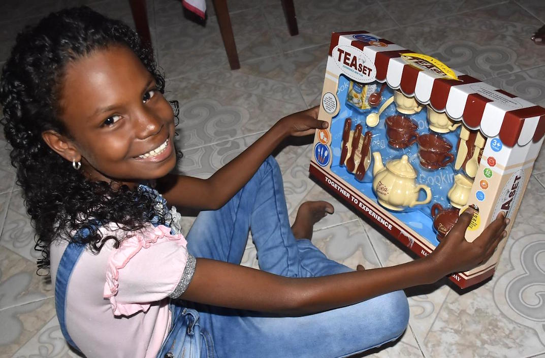Un juego de té para las niñas.