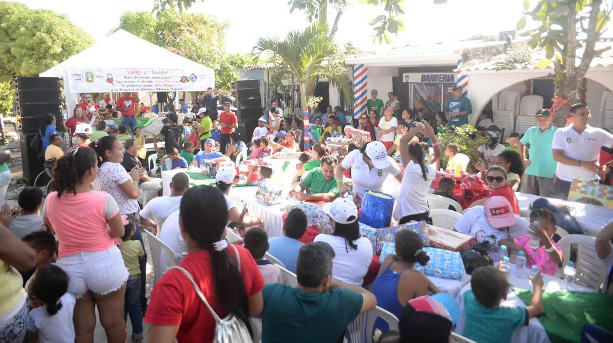 Animada campaña de entrega de regalos en Soledad.