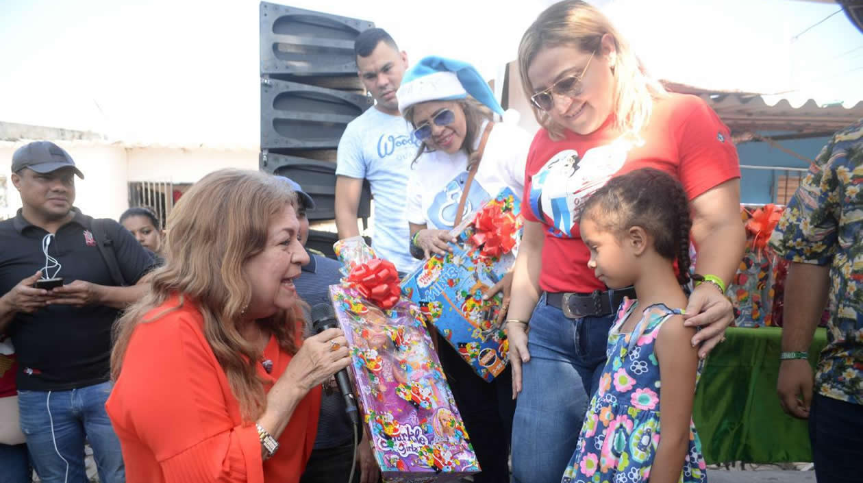 La Primera Dama y la gerente del Hospital Materno Infantil