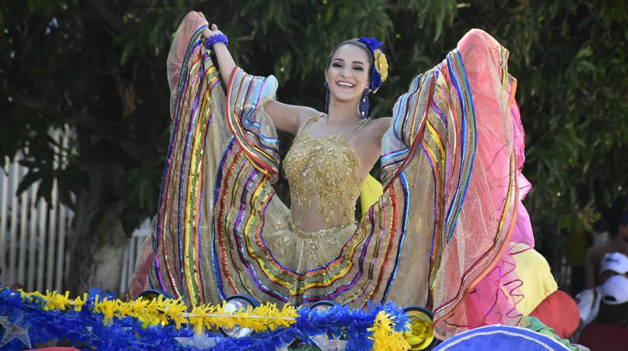  Valeria Abuchaibe, encabezó el desfile del suroccidente.