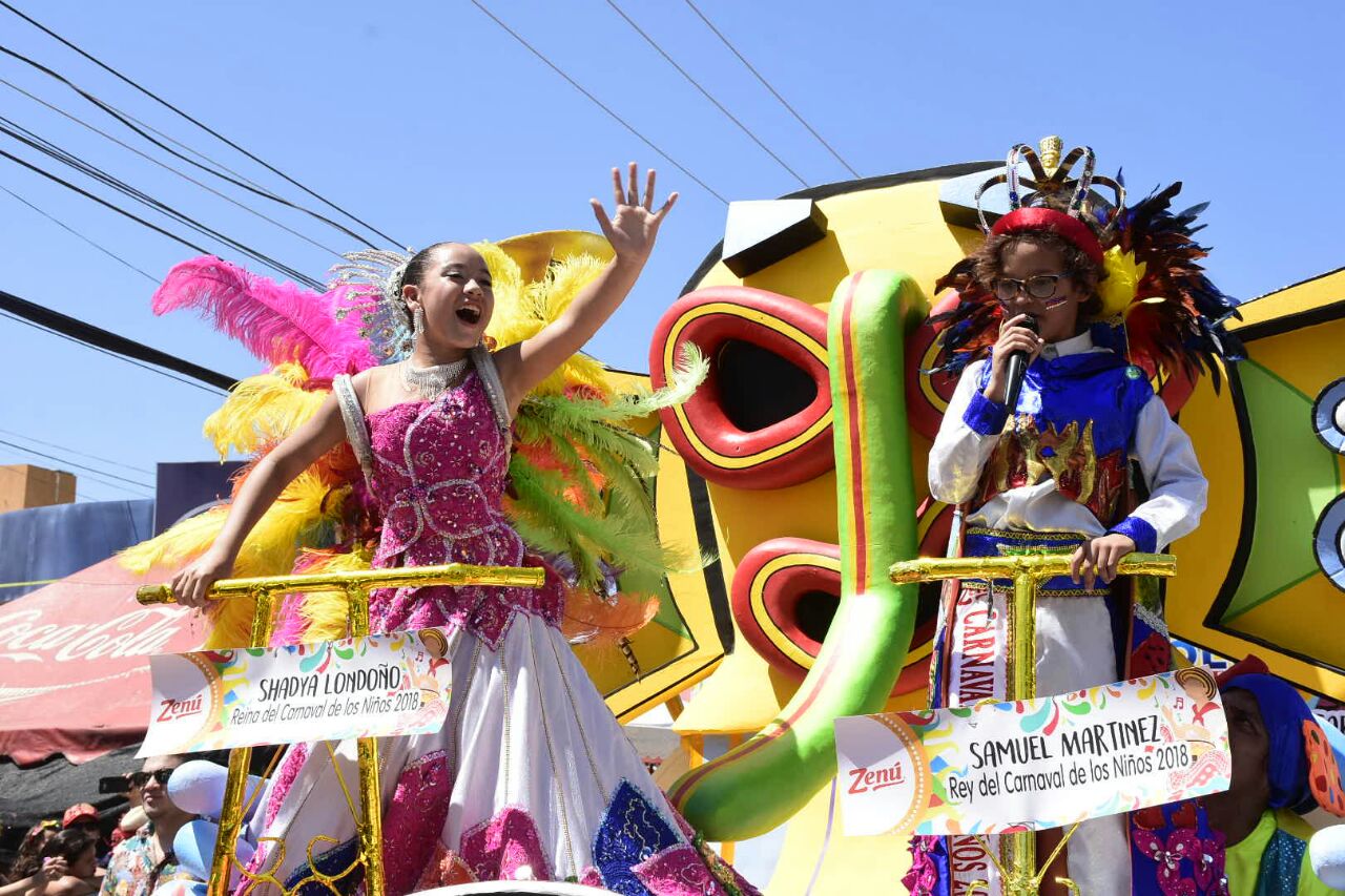 Shadya y Sammy abriendo el desfile.