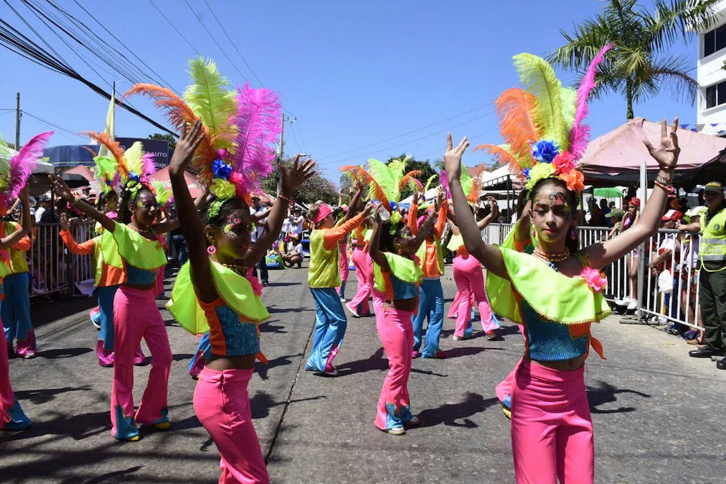 Comitiva de los reyes infantiles.