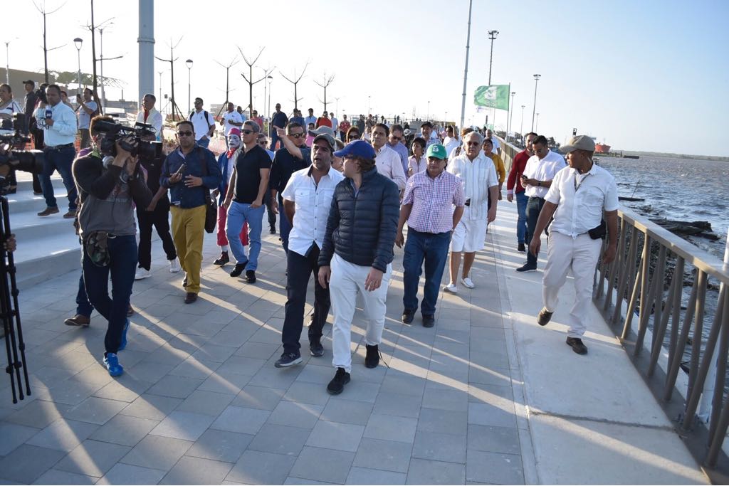 El mandatario recorrió el nuevo tramo con su equipo de gobierno.