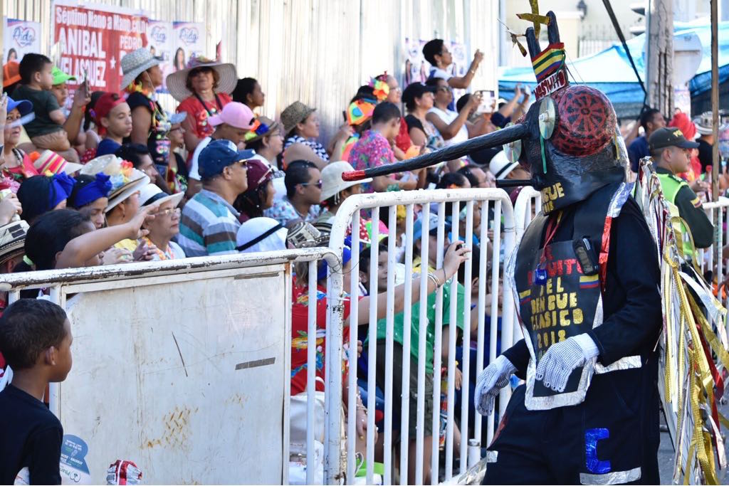 El Mosquito, con el público asistente.