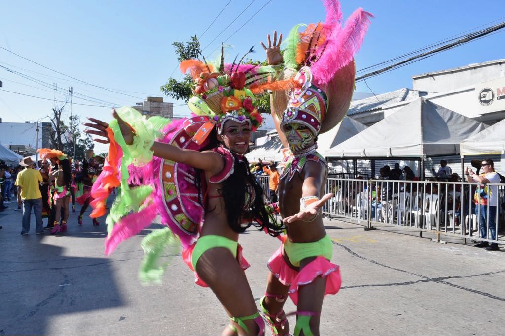 El grupo Kimbala también se lució con su vestuario y alegría.