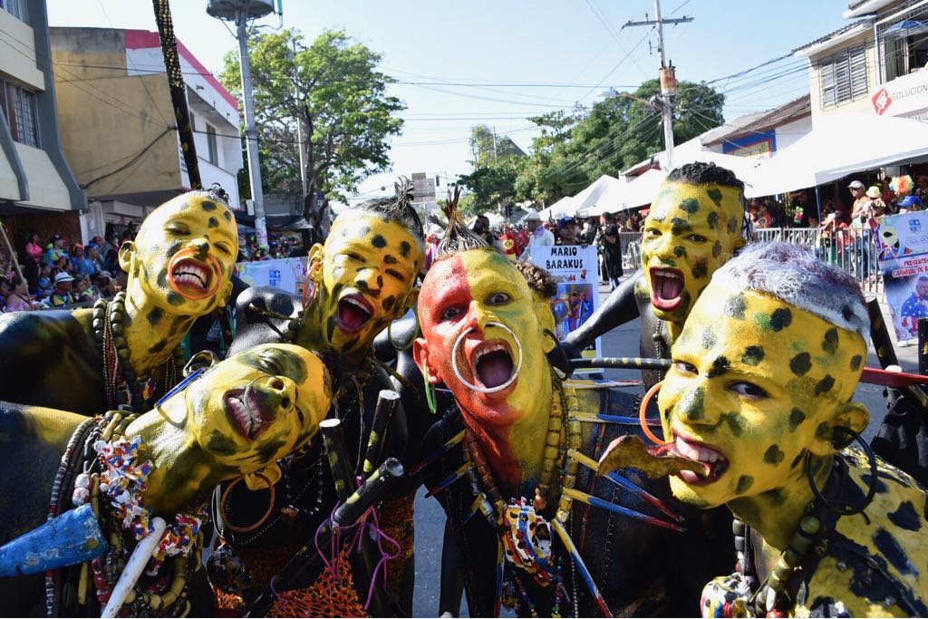 Los Negros Africanos desfilando en la Batalla de Flores del Recuerdo 'Sonia Osorio'.