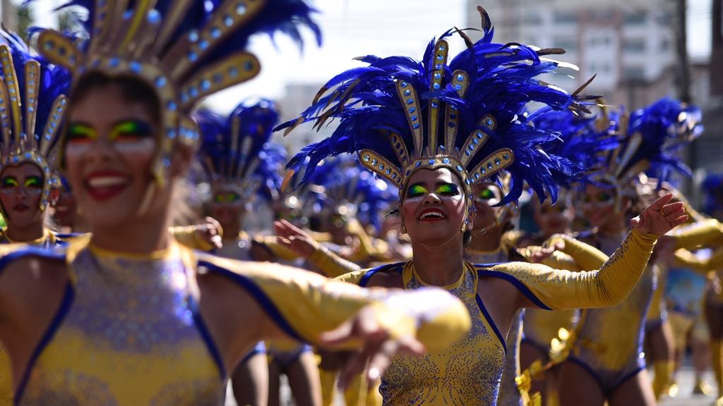 Afrocaribe prendió a la fiesta con sus sensuales movimientos.