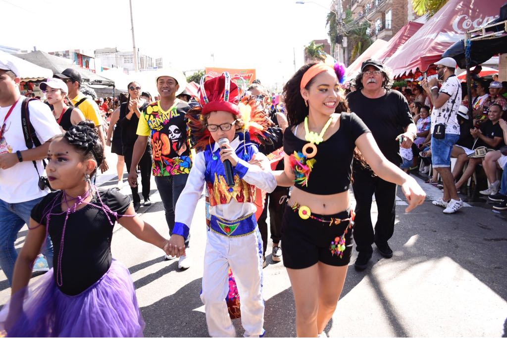 Sammy Martínez, Rey Momo Infantil del Carnaval, desfiló con su picó ambulante.