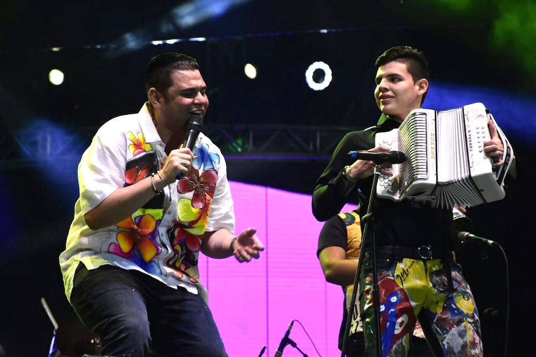 Luifer Cuello con Nandy Mejía, contagiaron al público con su música.