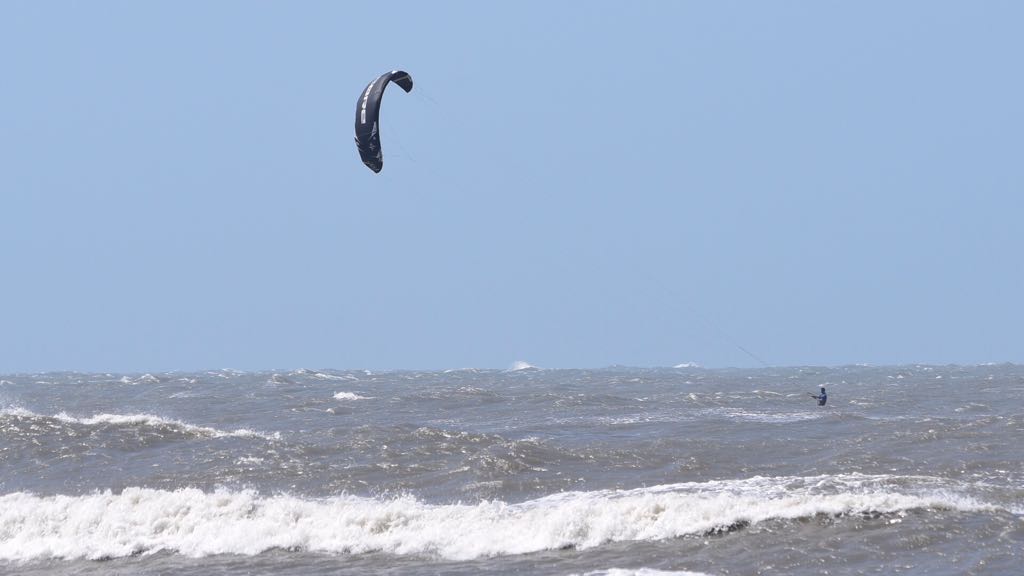 La práctica de deportes extrema se facilitó en las playas de Puerto Colombia.