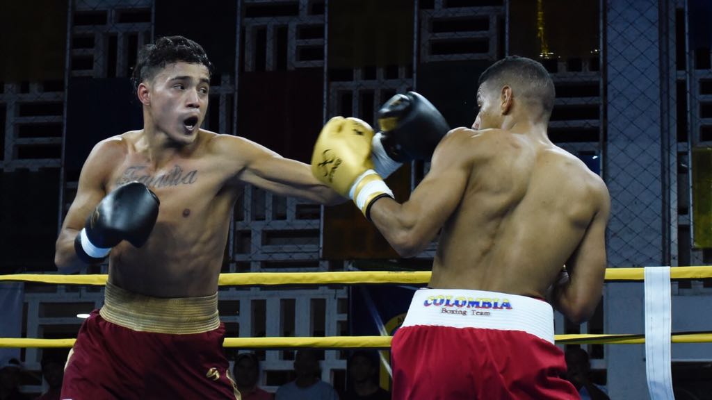 El venezolano Yoel Finol venció sin problemas al colombiano Jhon Martínez.