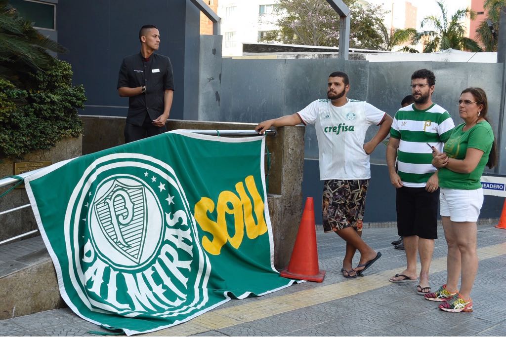 Parte de la hinchada brasileña que acompaña a Palmeiras en Barranquilla.