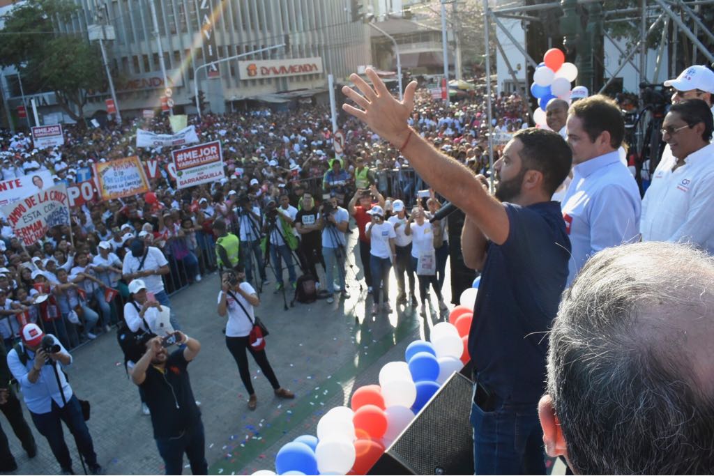 Arturo Char canta el jingle de la campaña presidencial Germán Vargas Lleras.