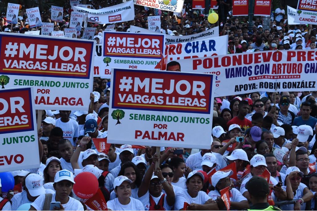 Pancartas alusivas a Germán Vargas Lleras.