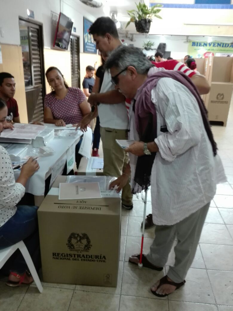 Jesús Santrich ejerce su derecho al voto.