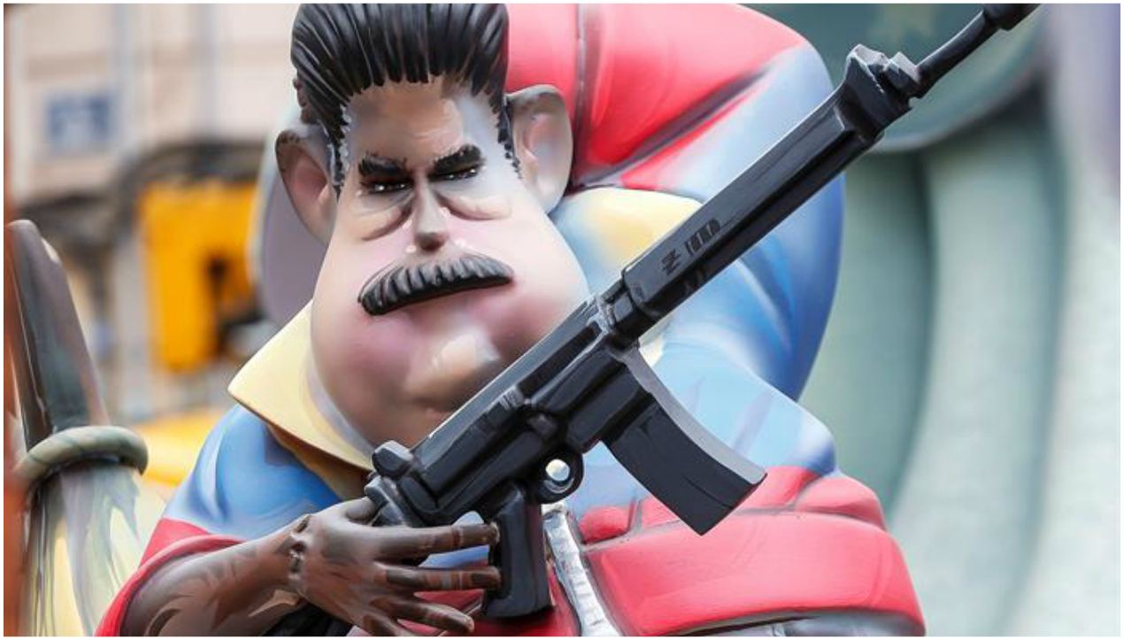 Un ninot de Nicolás Maduro se puede ver ya en uno de los más de 700 monumentos falleros que arderán en la noche de San José. 