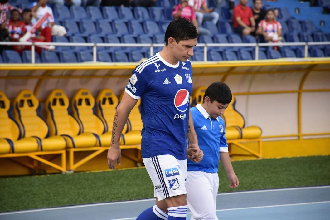 El exjuniorista Roberto Ovelar, ahora con la camiseta de Millonarios.