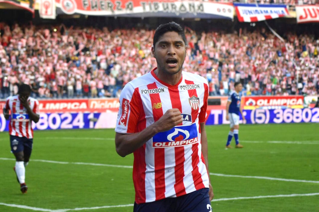 Luis Carlos Ruiz celebra la apertura del marcador.