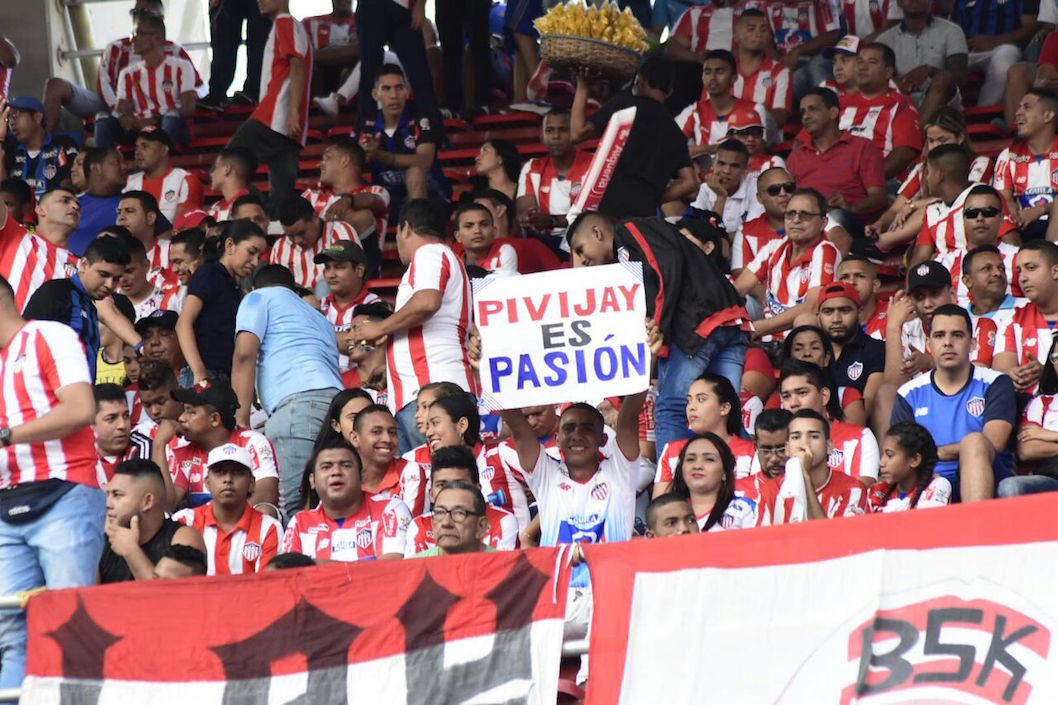 Desde Pivijay los aficionados acompañando al Junior.