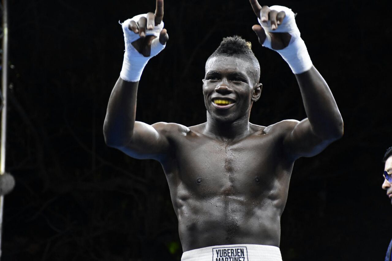 Yuberjén Martínez le dio a Colombia la tercera victoria en la serie ante Uzbekistán.