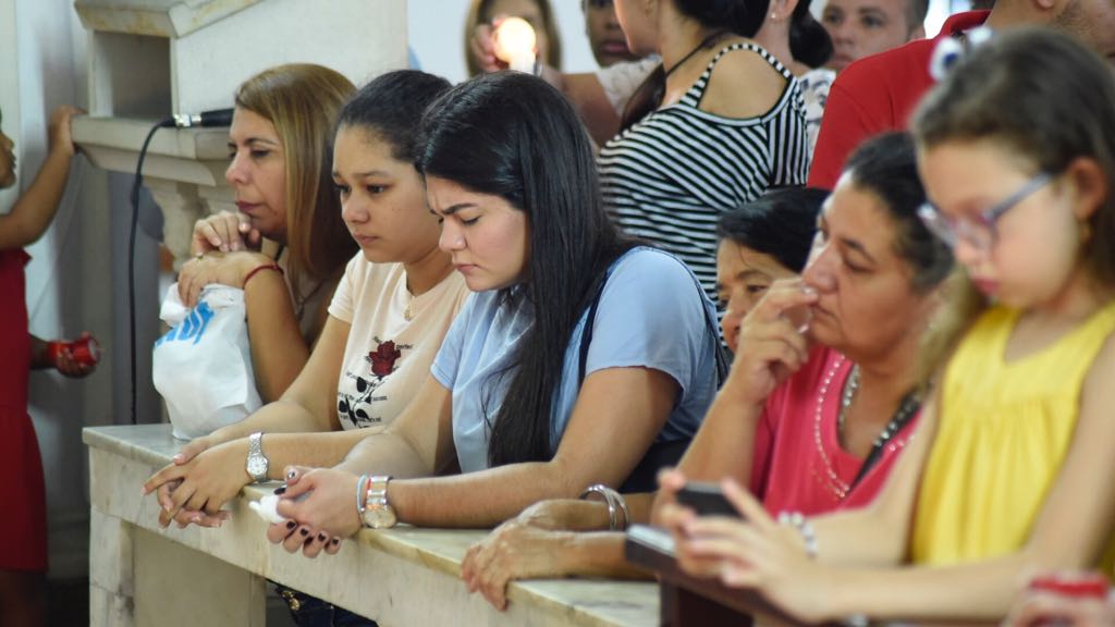 Feligreses en la iglesia del Perpetuo Socorro.