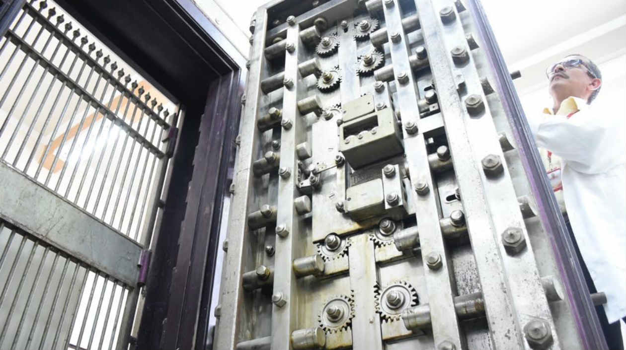 La puerta permanece prácticamente intacta desde el día de su instalación.